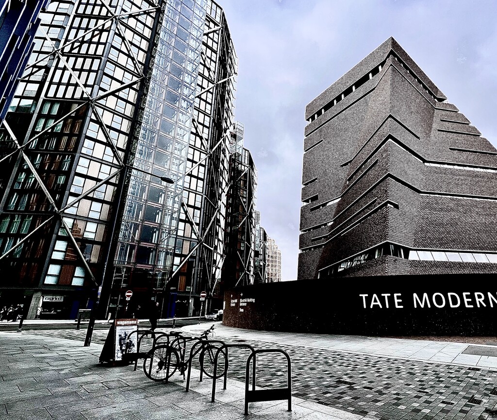 Tate Modern  by rensala