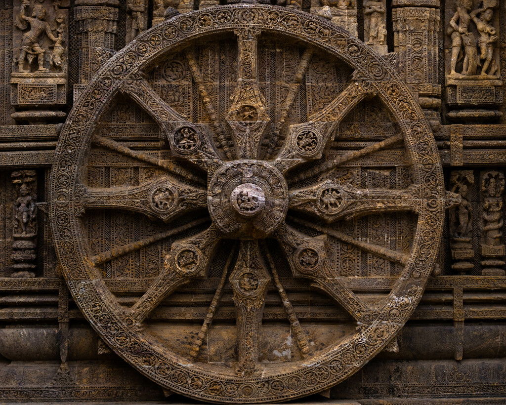 Wheel of a chariot - Rainbow  by sudo