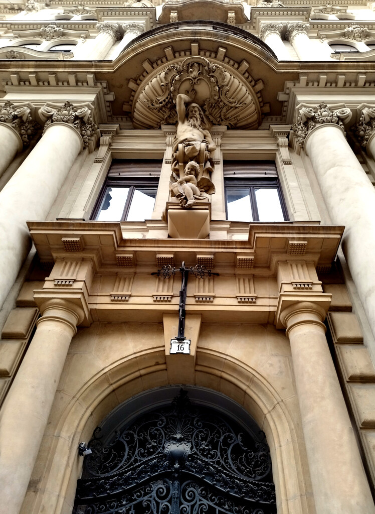 Facade above the entrance by kork