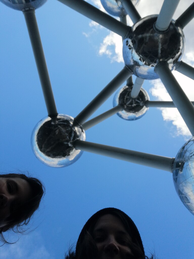 one last walk to Atomium by zardz