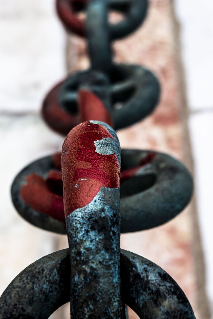 Chains at Niagara Circle by darchibald