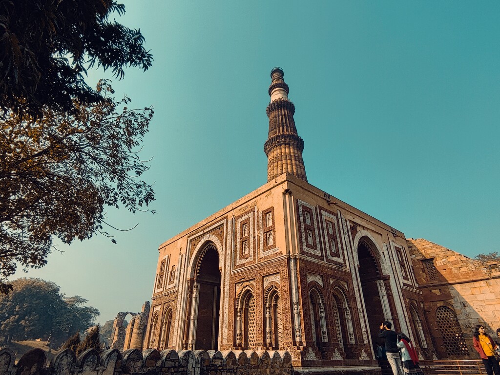 Qutub minar, Delhi  by sudo