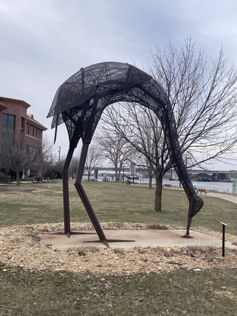 Crane sculpture found on an urban trail by mltrotter