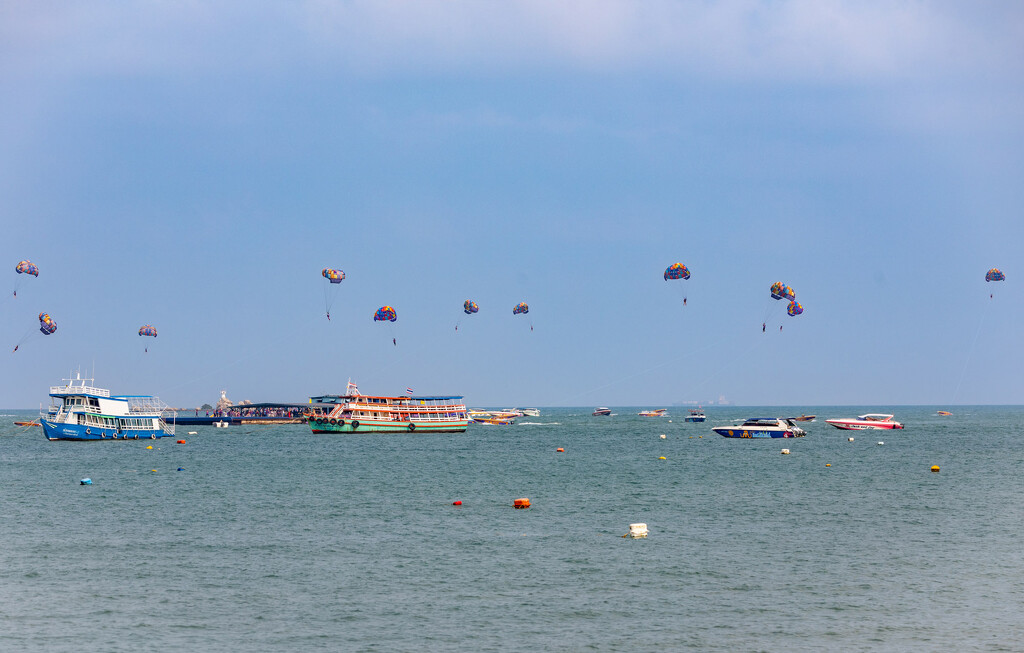 Pattaya Beach by lumpiniman