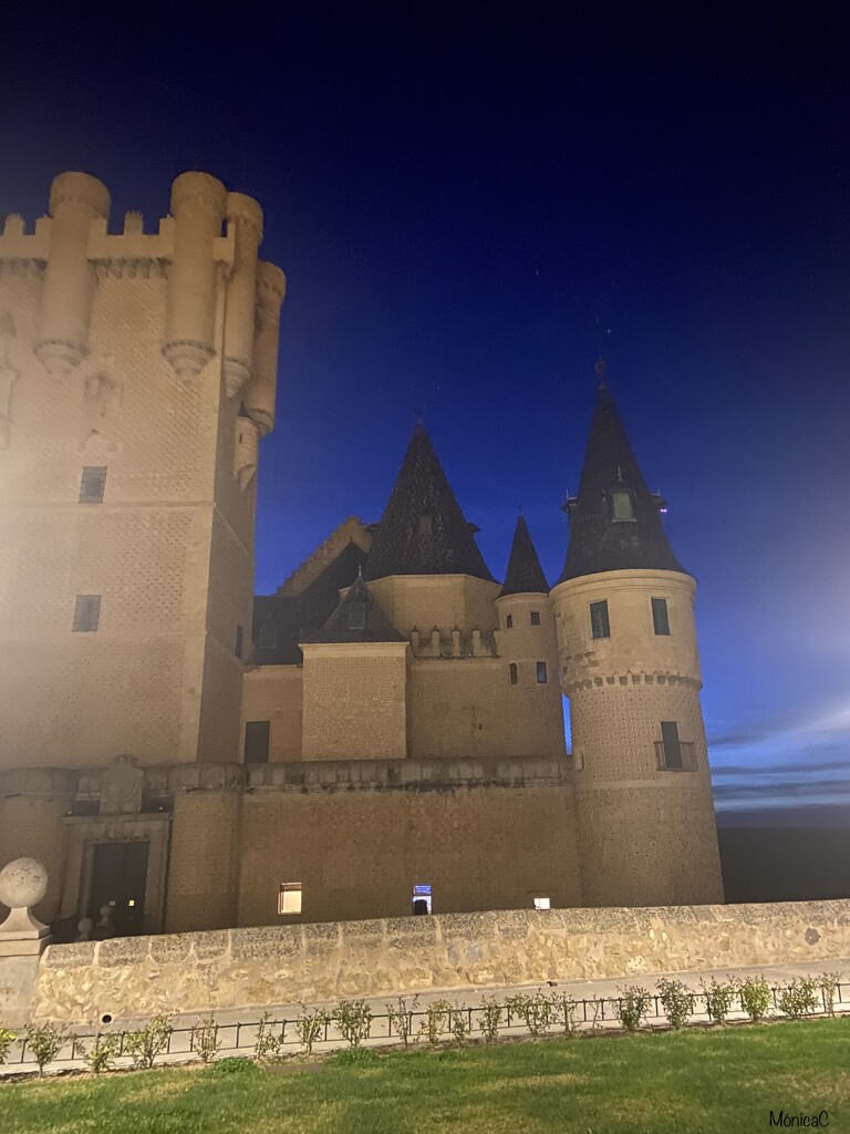 Alcázar by night by monicac