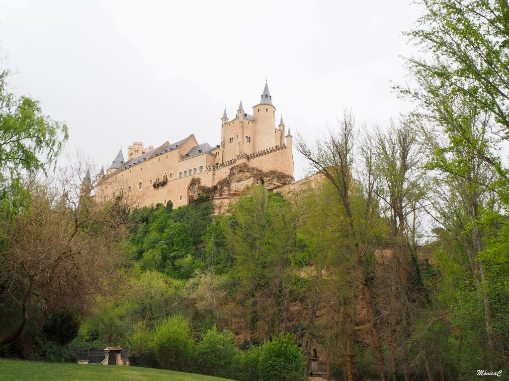 Segovia - El Alcázar by monicac