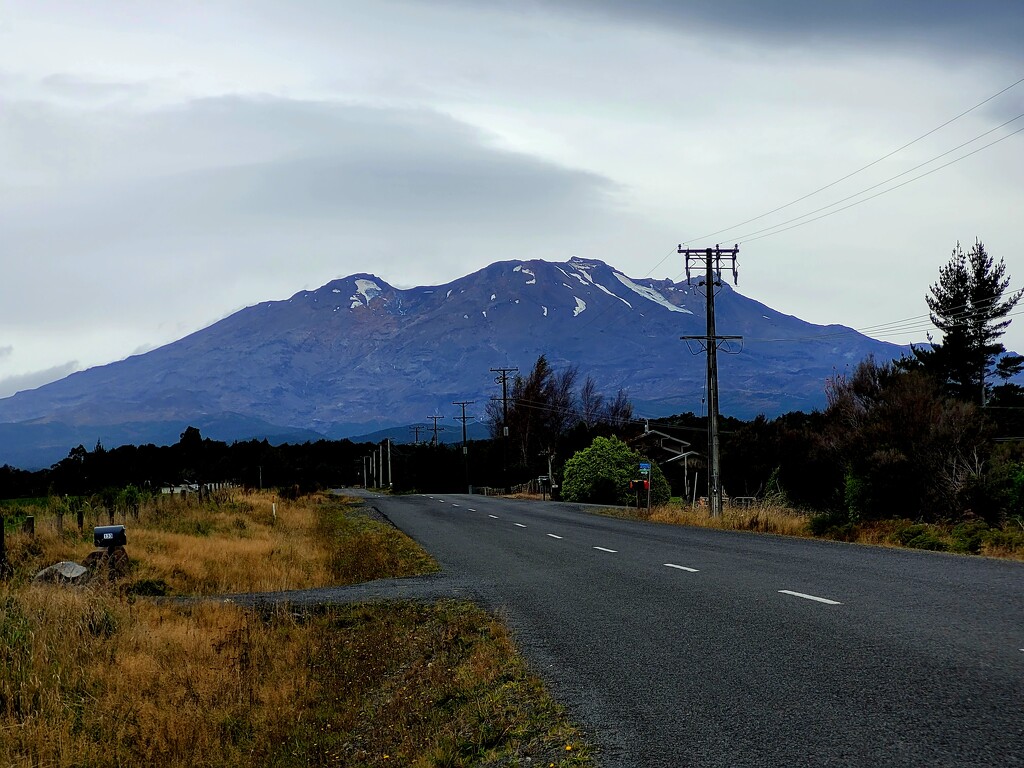 Mt Ruapahu.. by julzmaioro