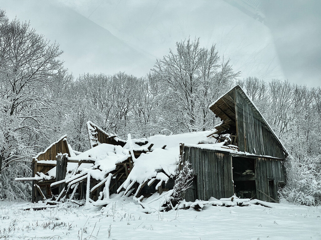 Barn in Winter by joansmor