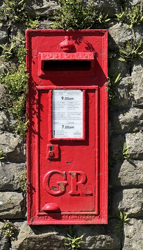George period wall postbox by keeptrying