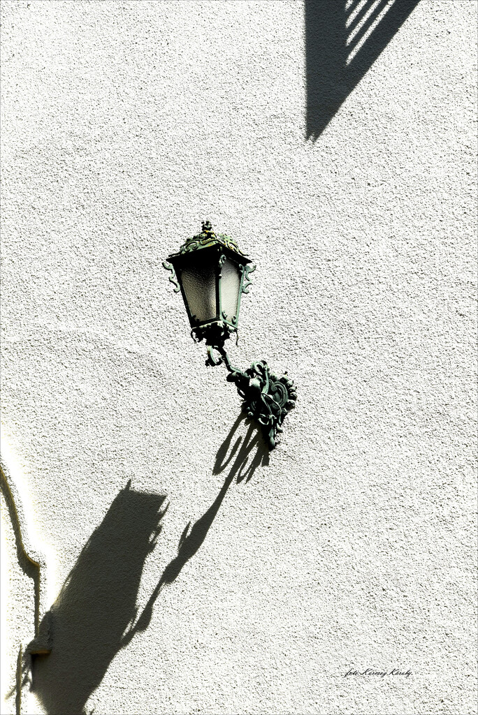Lamp with shadows by kork