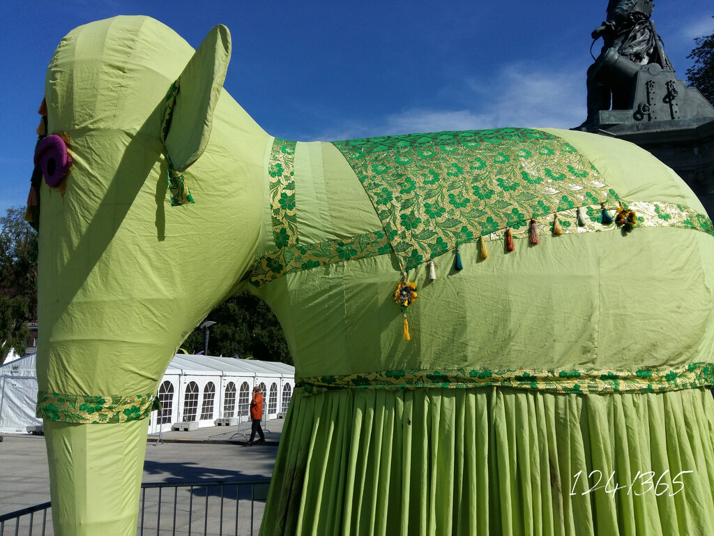 Green elephant by franbalsera