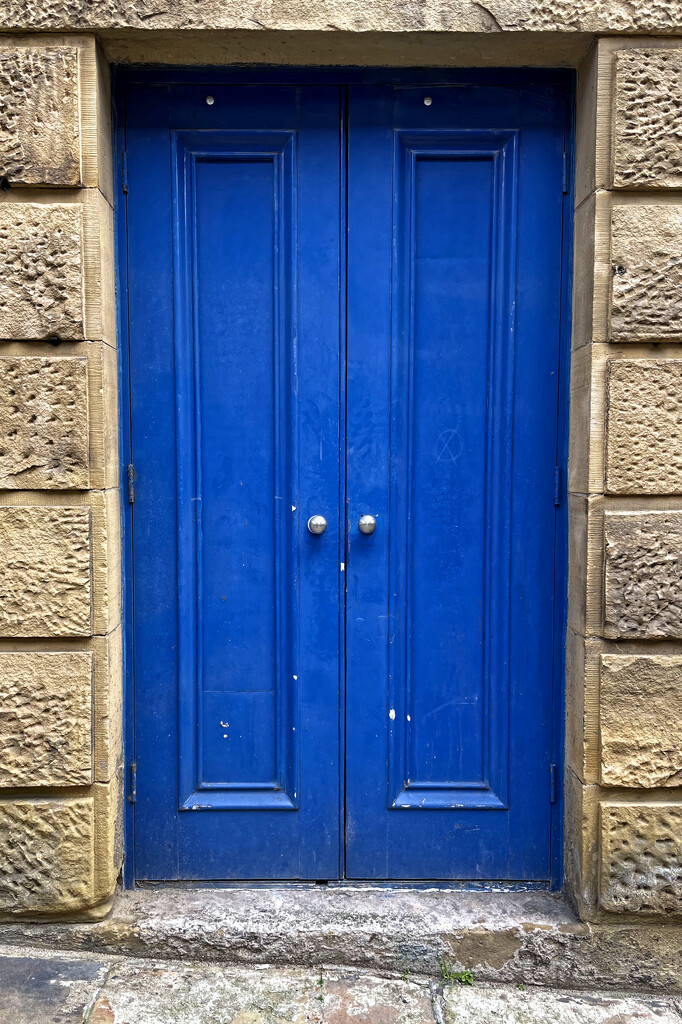 2023-05-01 Blue Door by cityhillsandsea