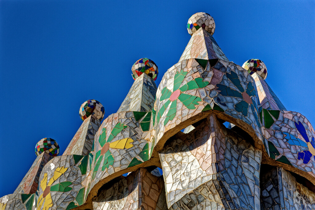 0509 - Chimneys of Casa Batlló by bob65
