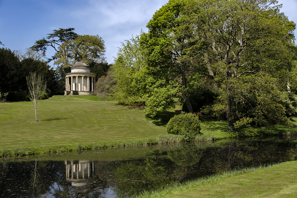 Stowe - Temple of Ancient Virtue by helenhall