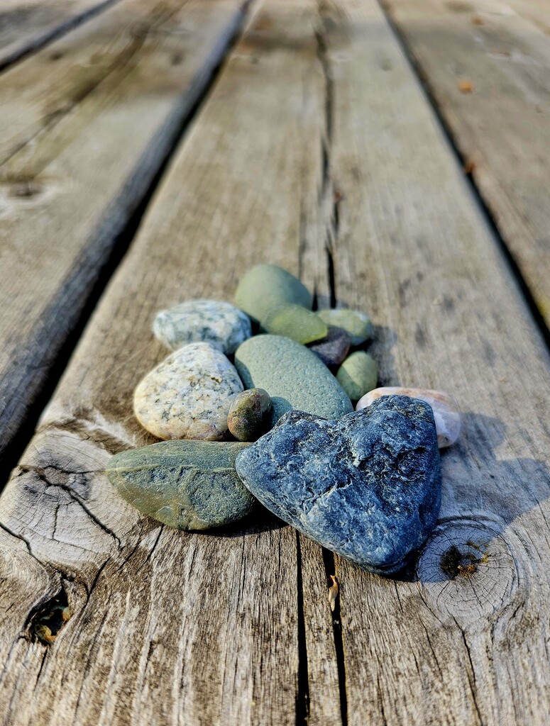 rocks on deck by edorreandresen