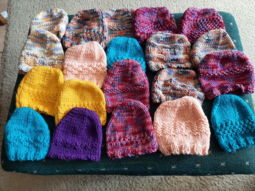 Beanies For New Mums  by mozette