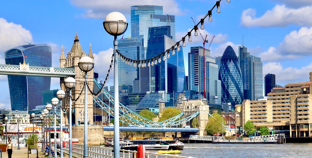 The City of London viewed from Butlers Wharf.......760 by neil_ge