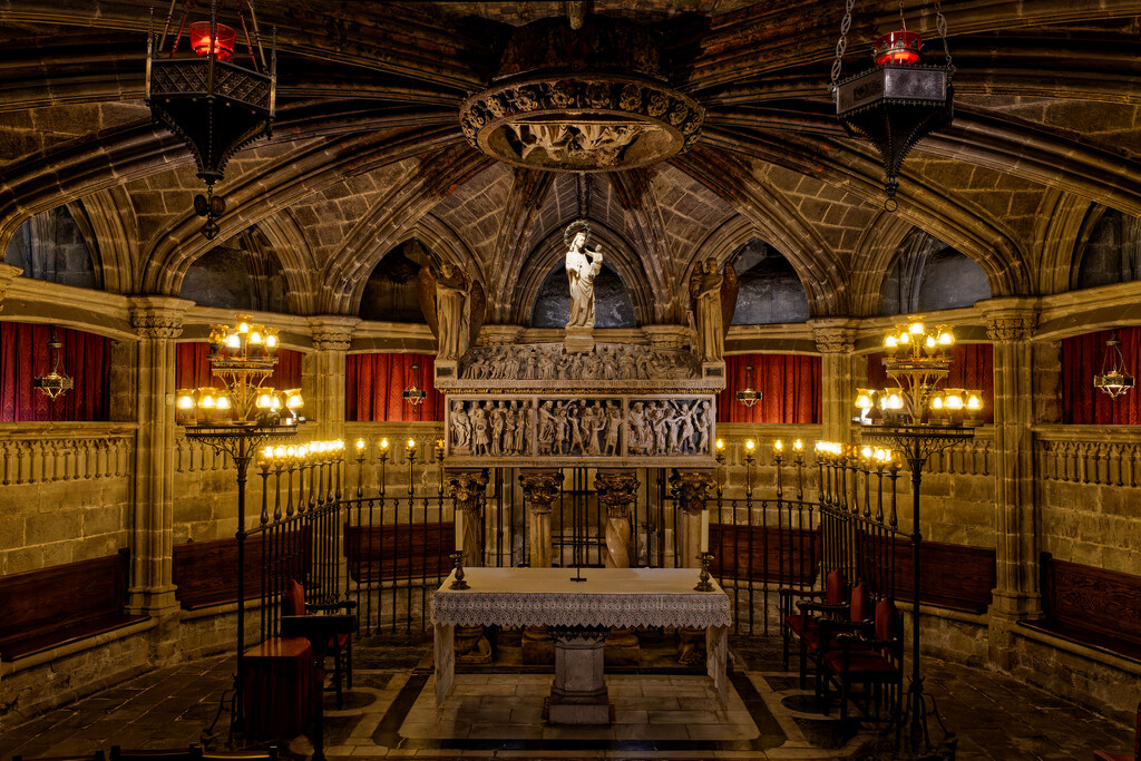 0516 - Undercroft, Barcelona Cathedral by bob65