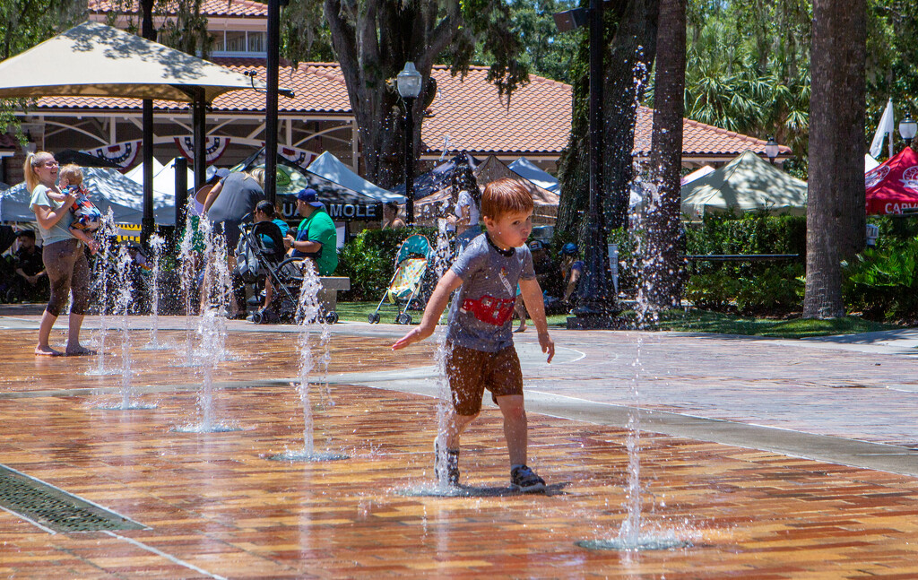 Fun on the splash pad by frodob