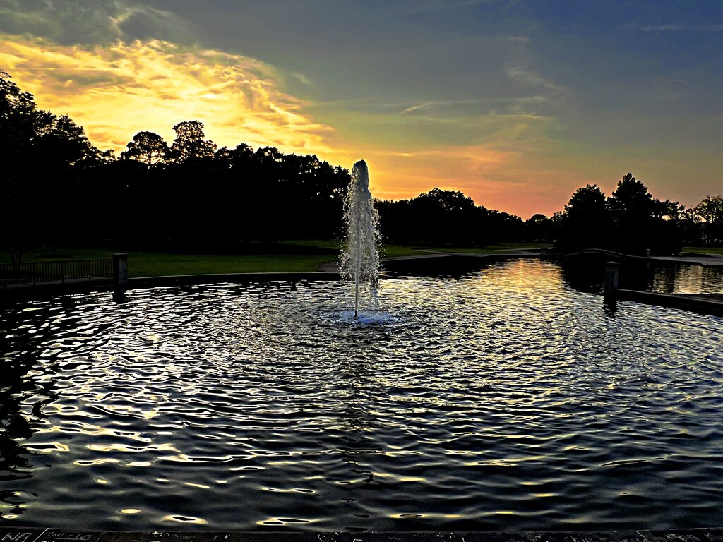 Sunset at the Hampton Park fountain  by congaree