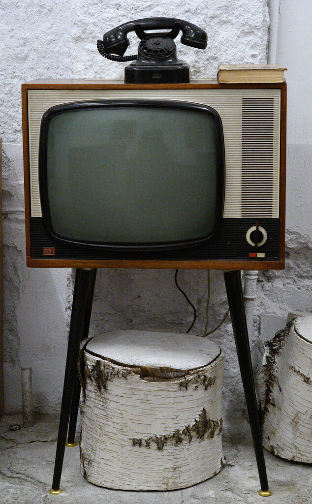 #105 - Old TV by chronic_disaster