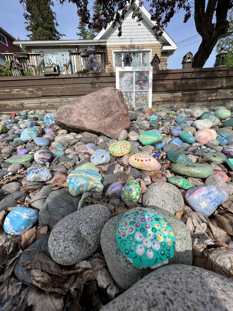 Painted Rocks by radiogirl