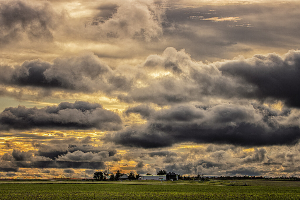 cloudy sunset by aecasey