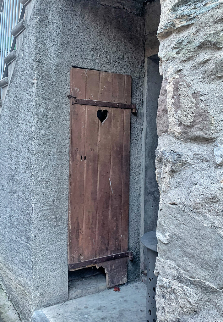 Simple heart on simple door.  by cocobella