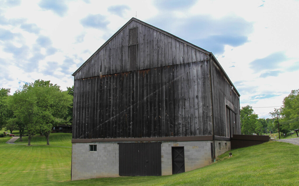 Just another barn by mittens
