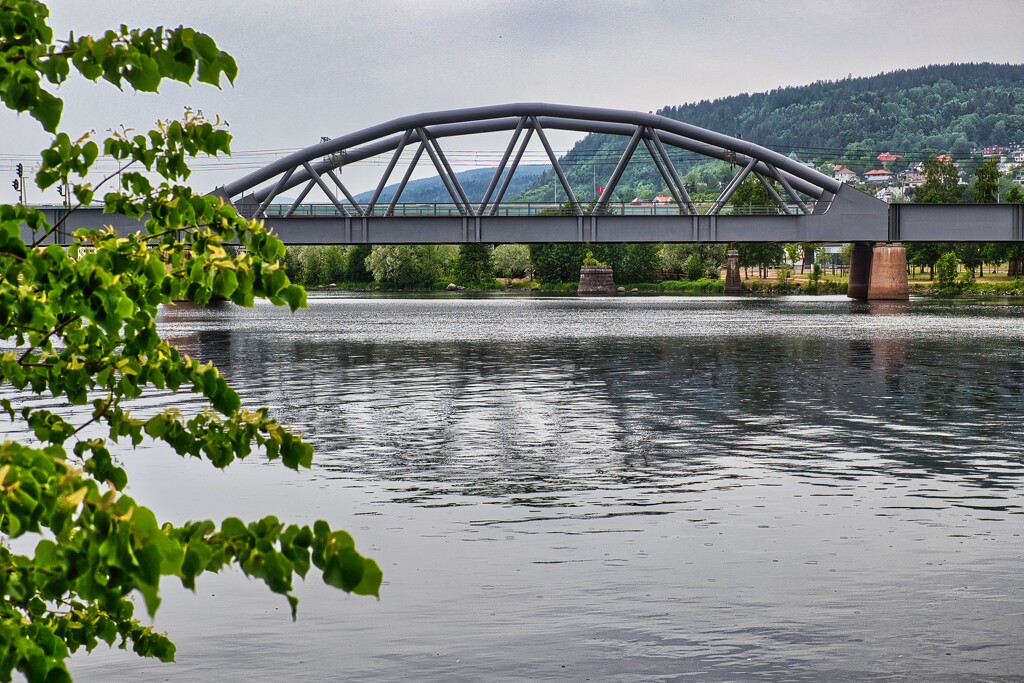 Railway bridge by okvalle