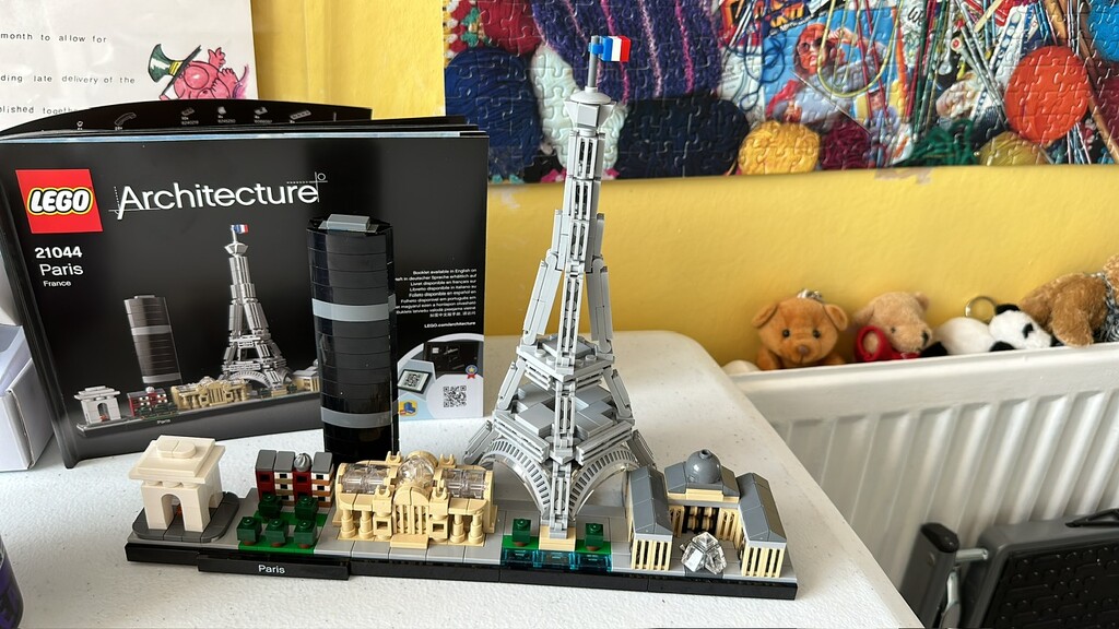 Paris lego by bizziebeeme