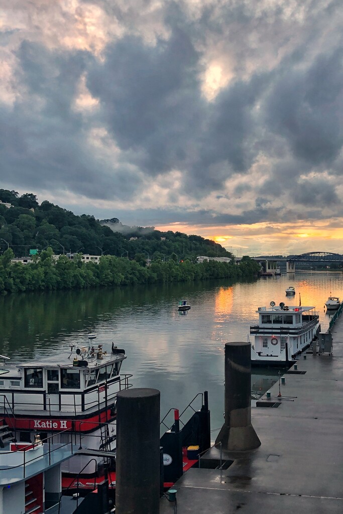 Kanawha River, Charleston, WV by lsquared