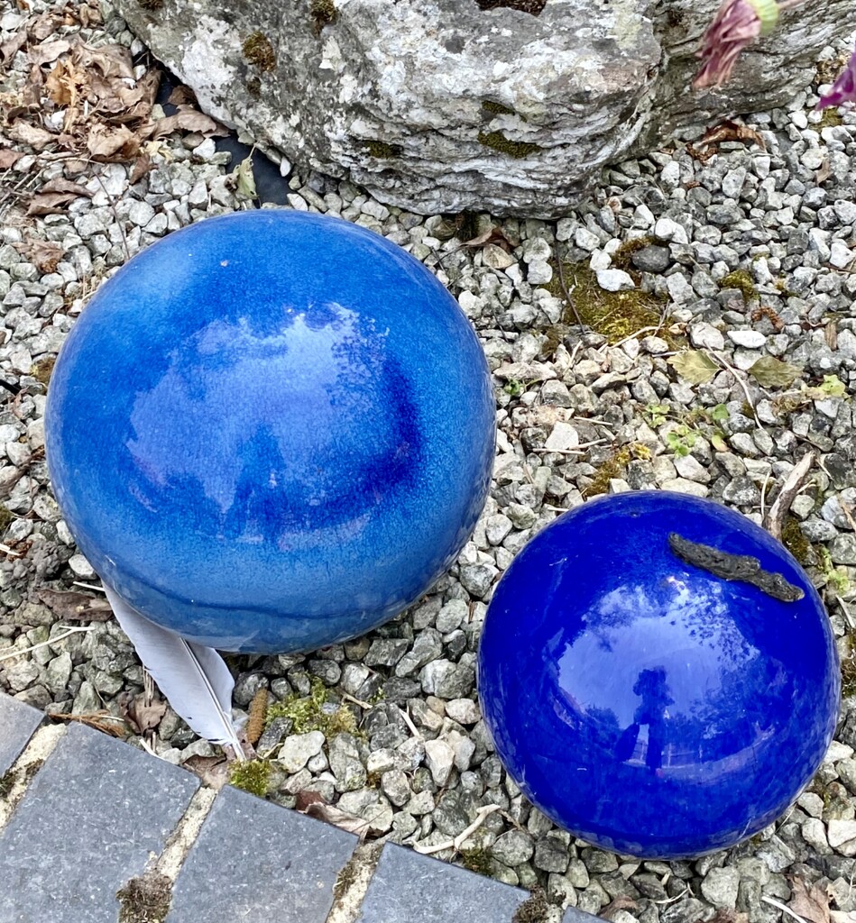 Blue balls by maggiej