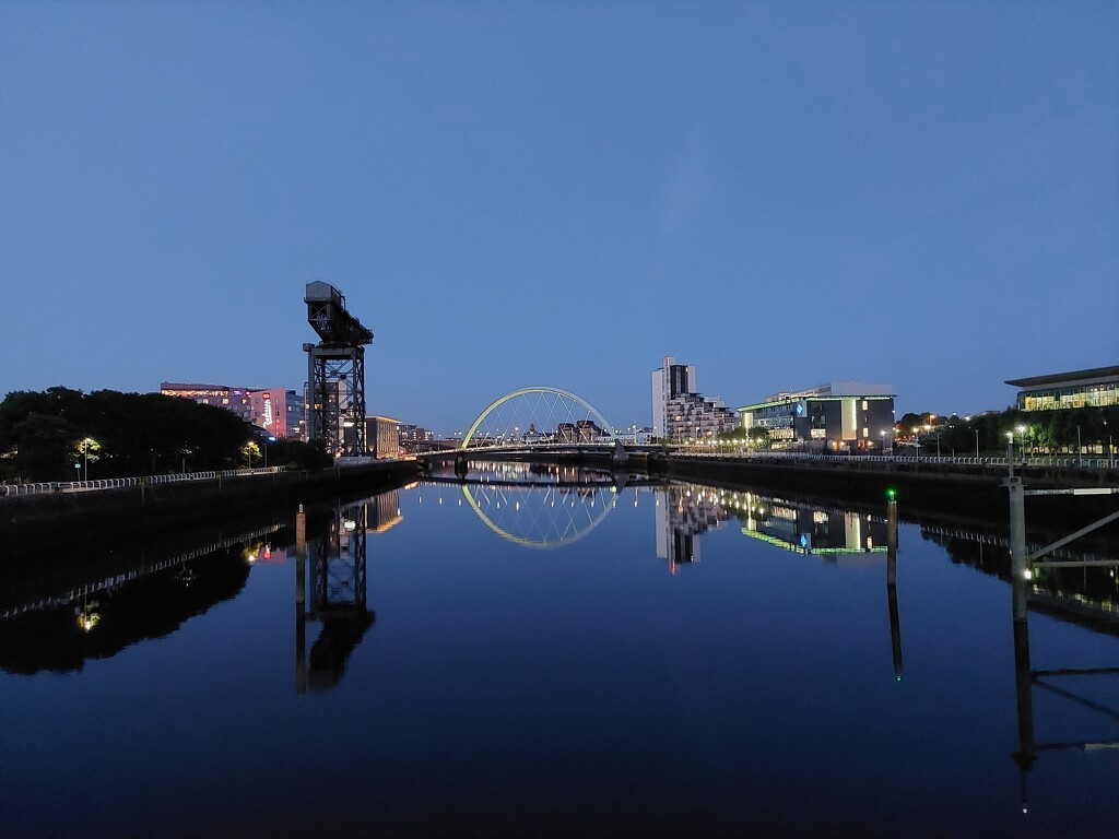 Glasgow at night  by samcat