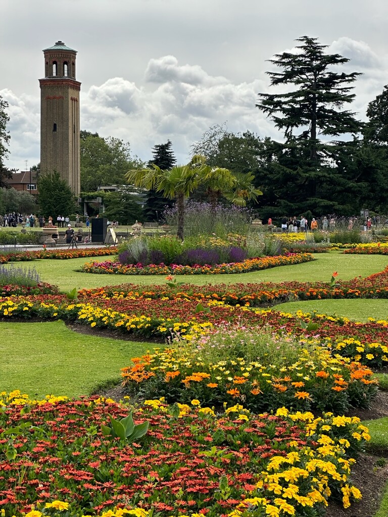 Kew Gardens by bizziebeeme