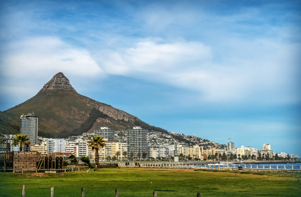 Lions Head and Sea Point by ludwigsdiana