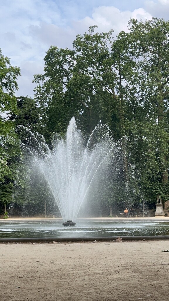 Fountain by asaaddekelver