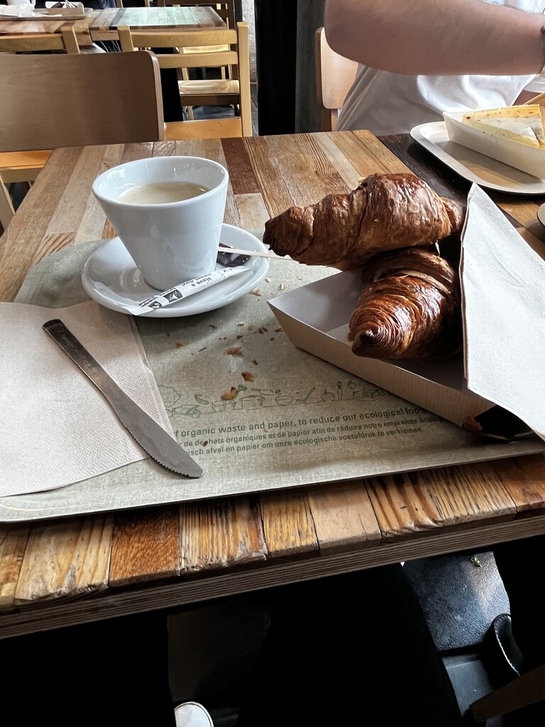 Croissant by asaaddekelver