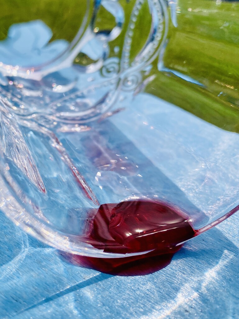 Spilled wine by stimuloog