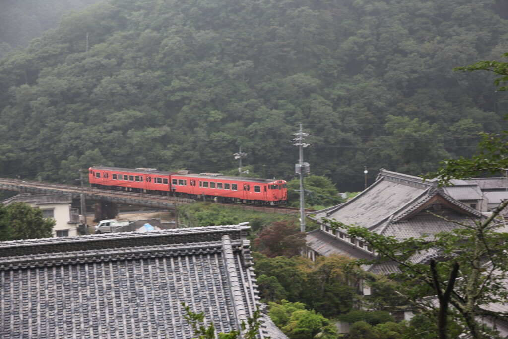Tsuyama Line on track by 520
