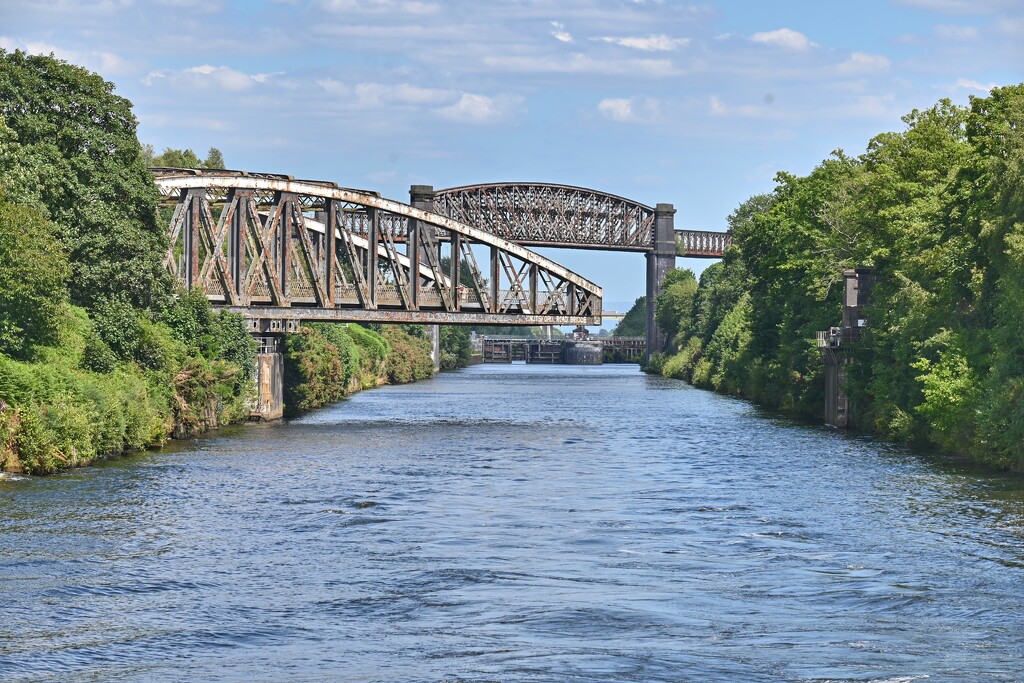 Swing bridge at Latchford  by wendystout