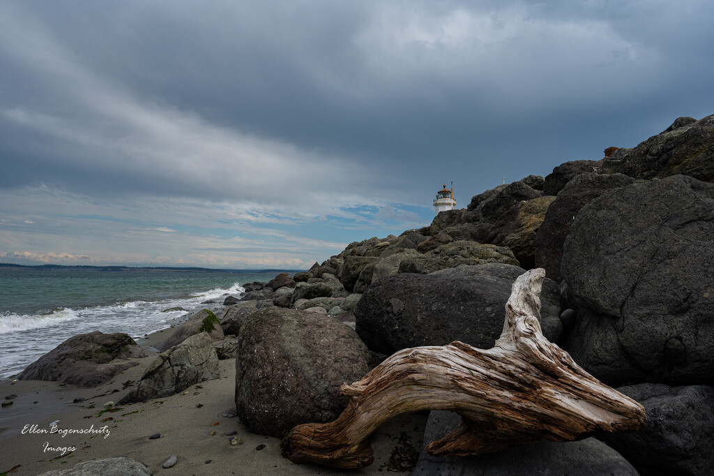 Point Wilson Lighthouse by theredcamera