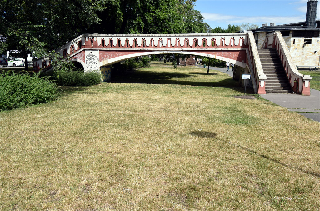 Monument bridge by kork