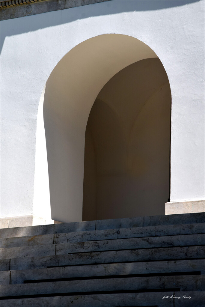 Arched entrance by kork