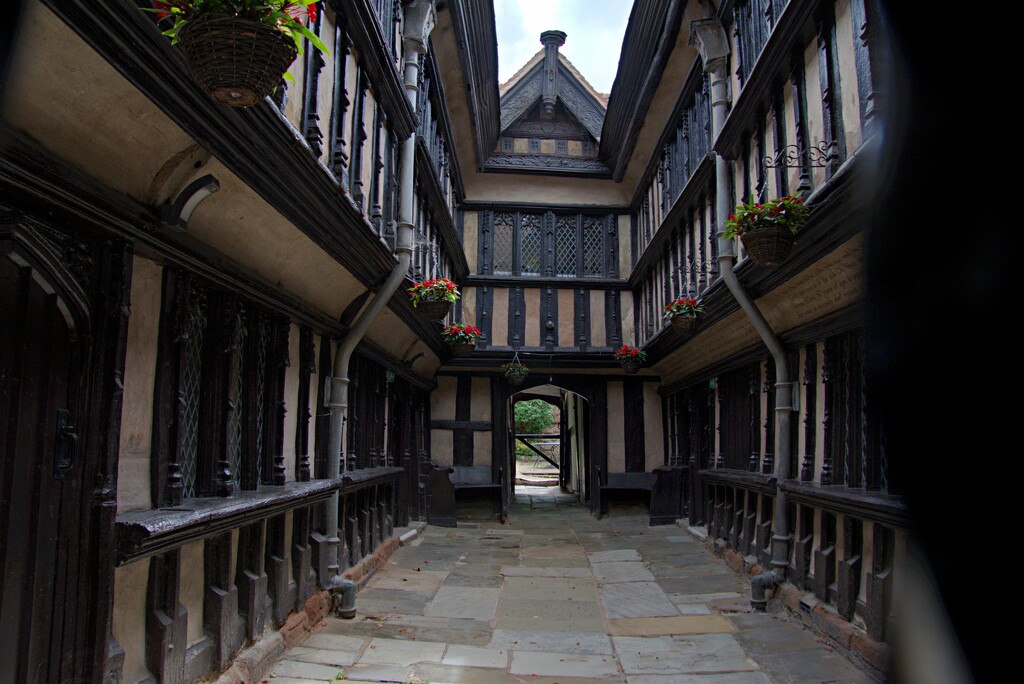 Fords Hospital courtyard, Coventry by ollyfran