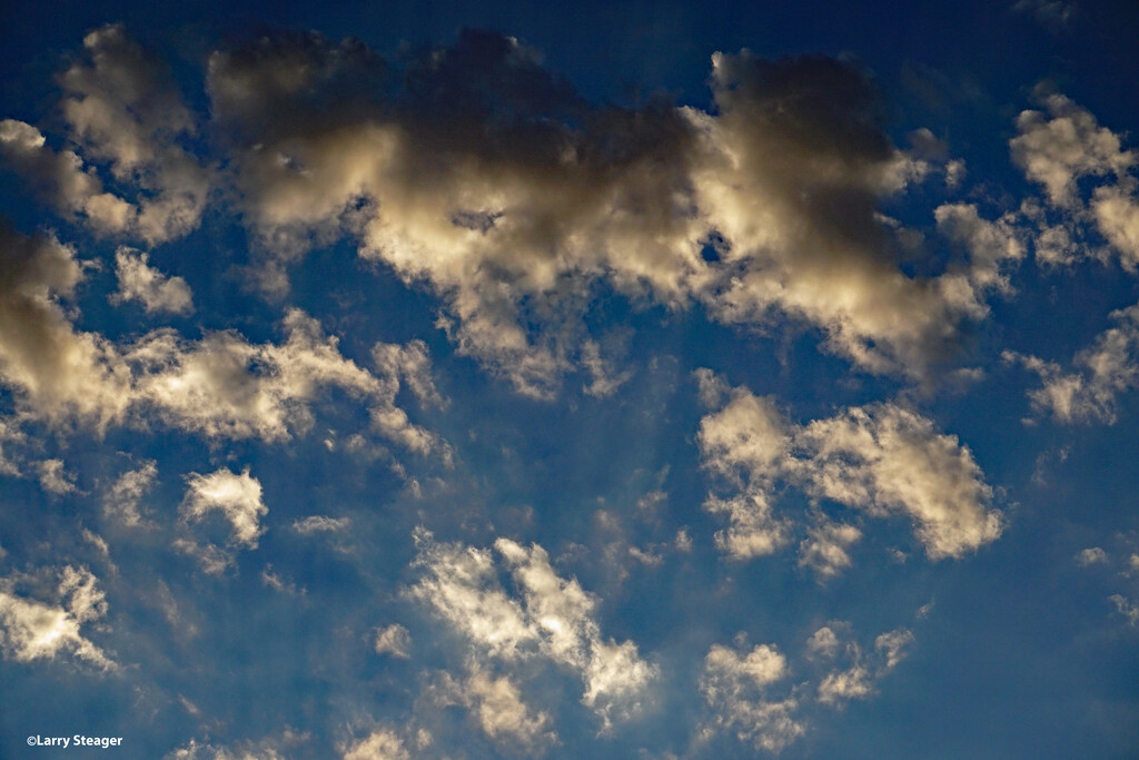Cloudscape 718  by larrysphotos