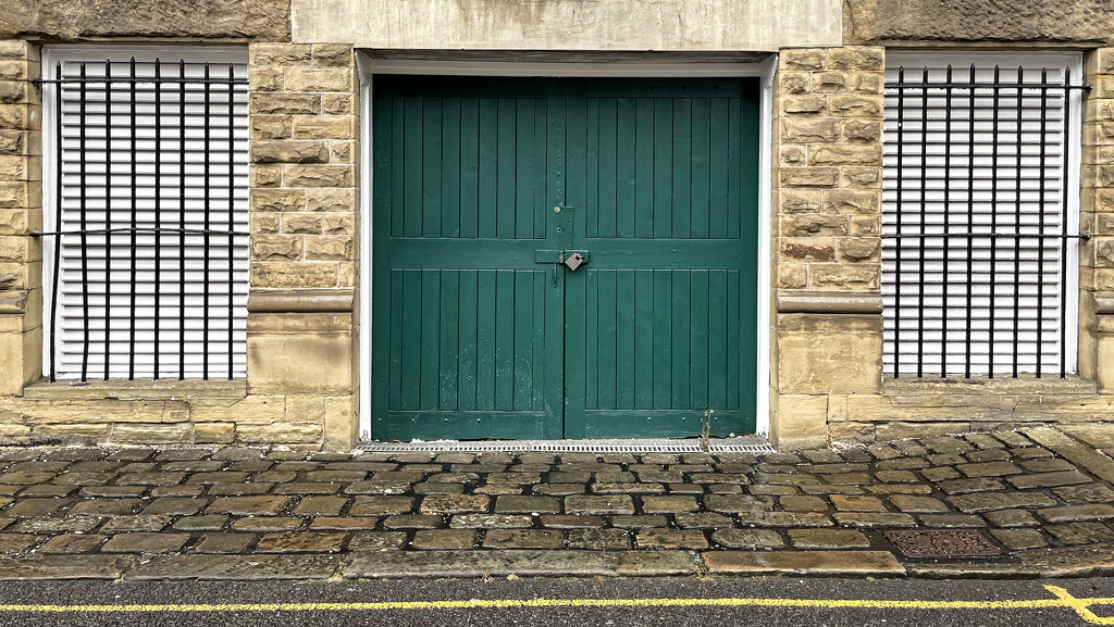 2023-07-22 Green Door by cityhillsandsea