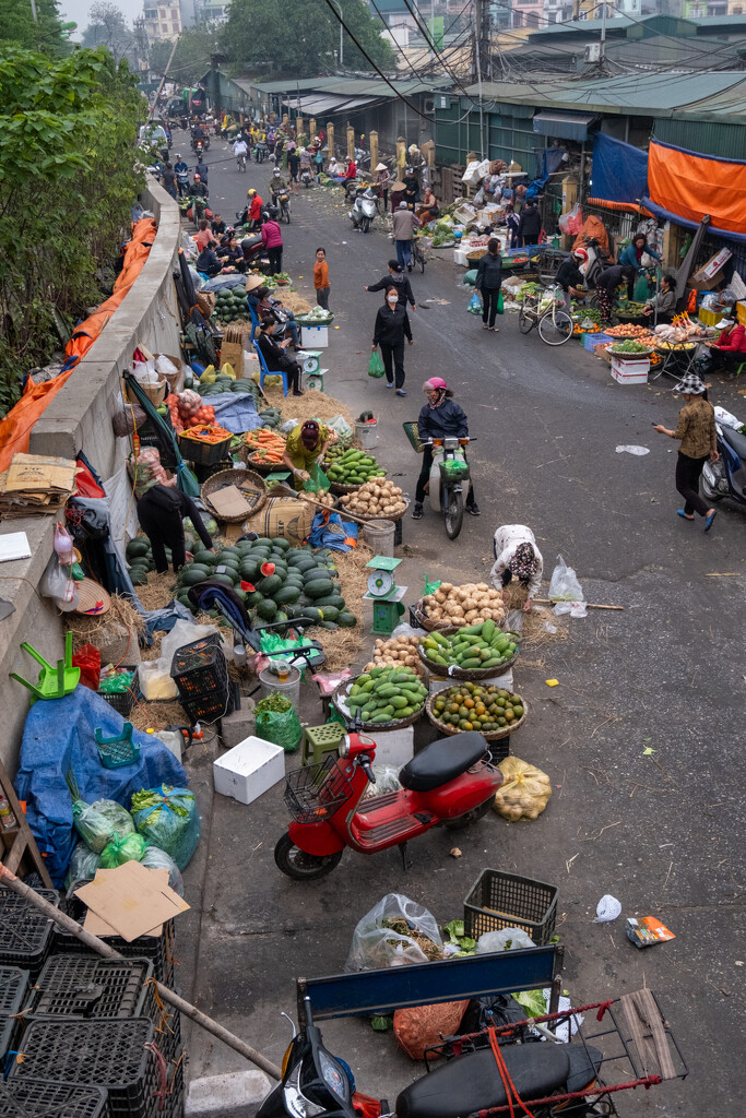 Hanoi Market  by jyokota