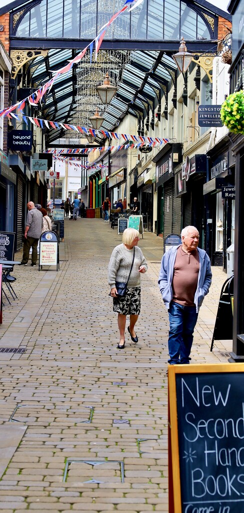 Barnsley arcade………..827 by neil_ge