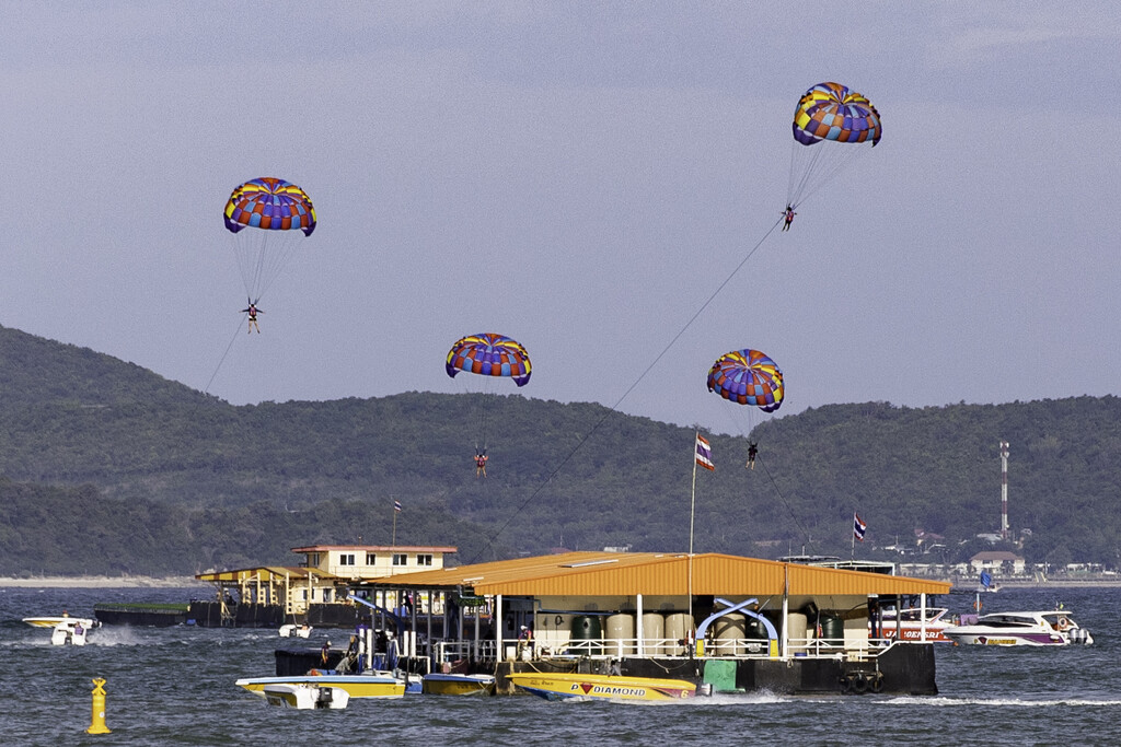 Paragliders by lumpiniman